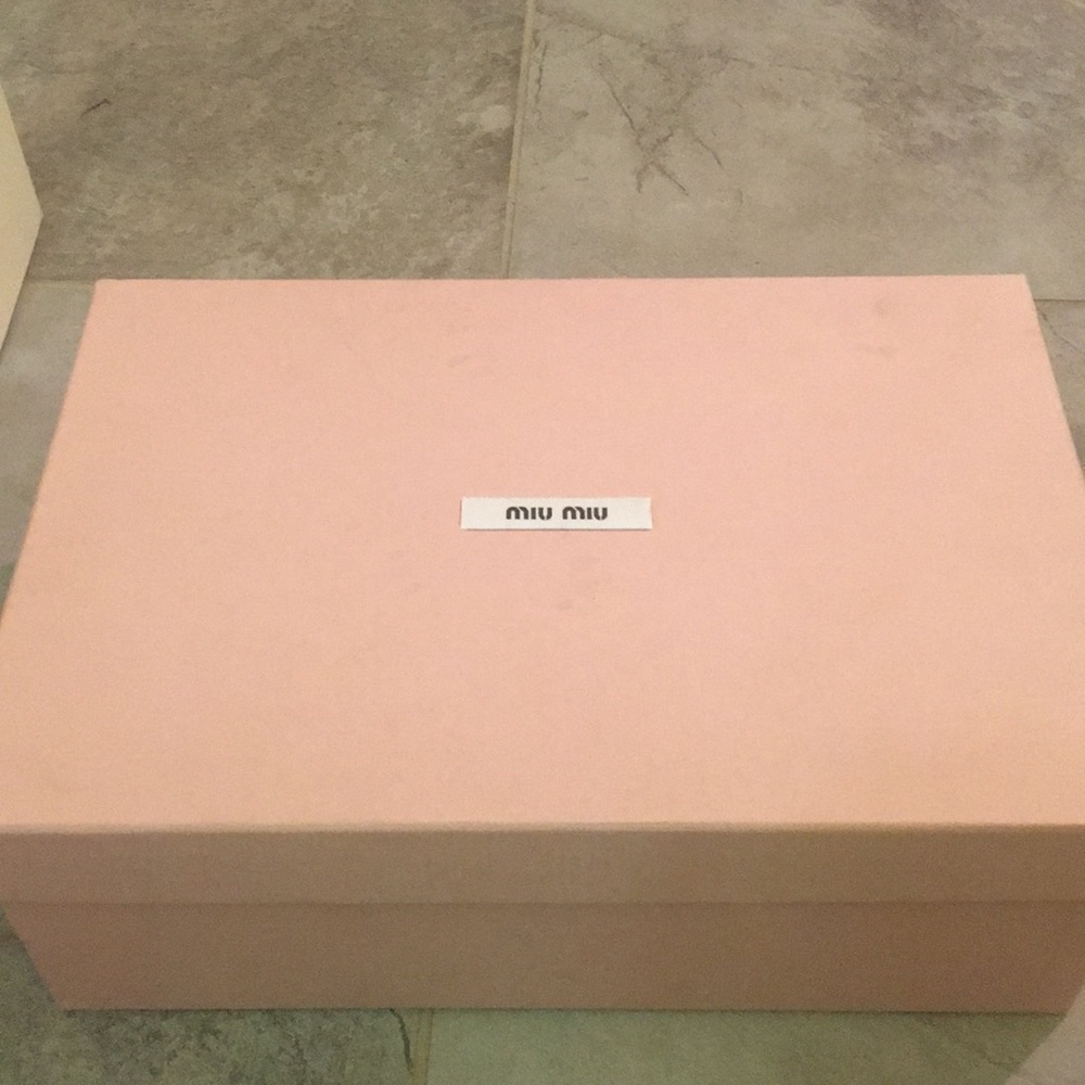 Black patent leather pumps